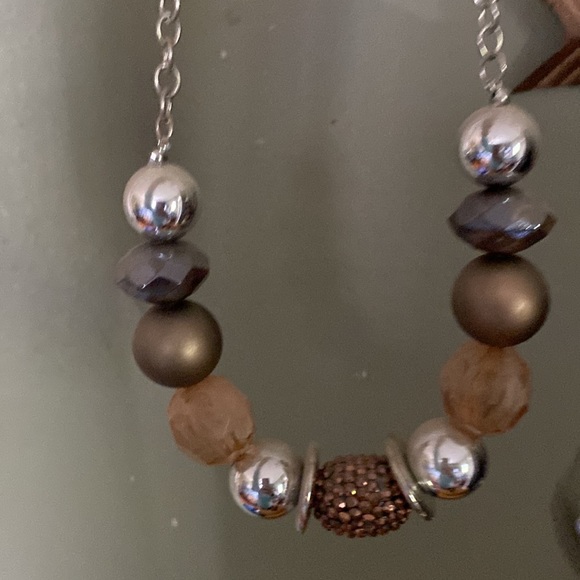 Assorted necklaces - Picture 3 of 8